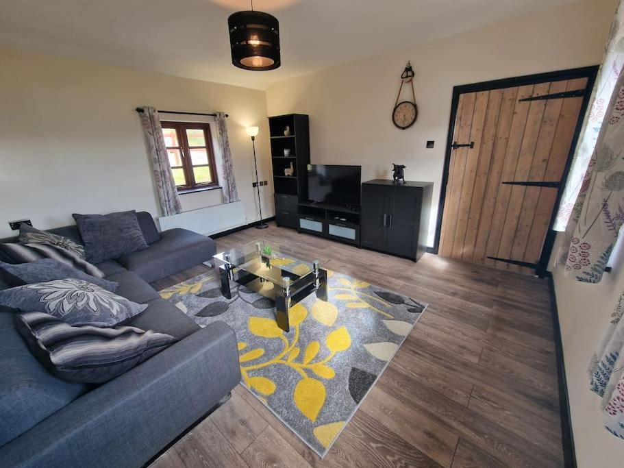 Swallows Nest Guest House - With Hot Tub Abergavenny Exterior photo