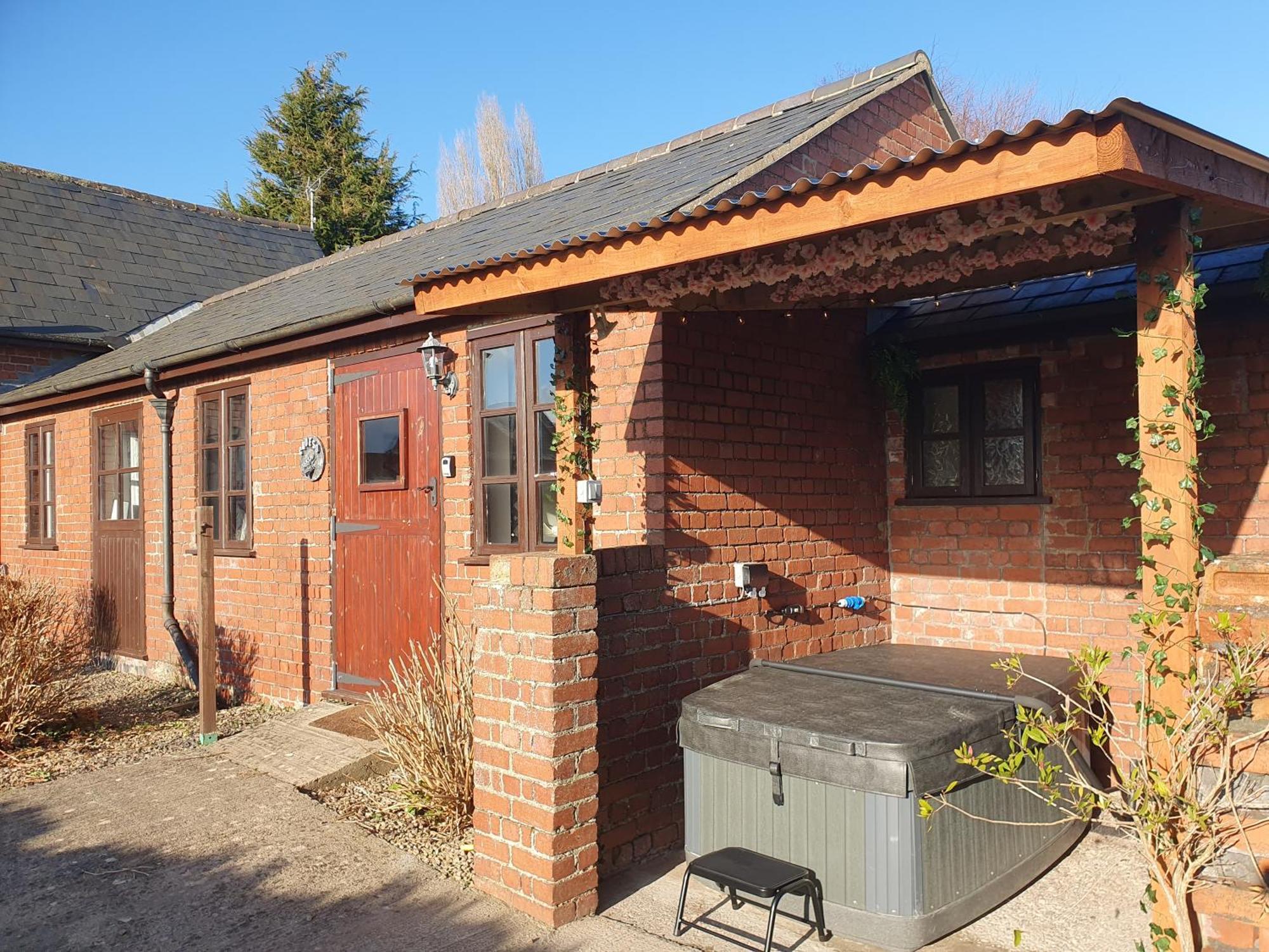 Swallows Nest Guest House - With Hot Tub Abergavenny Exterior photo